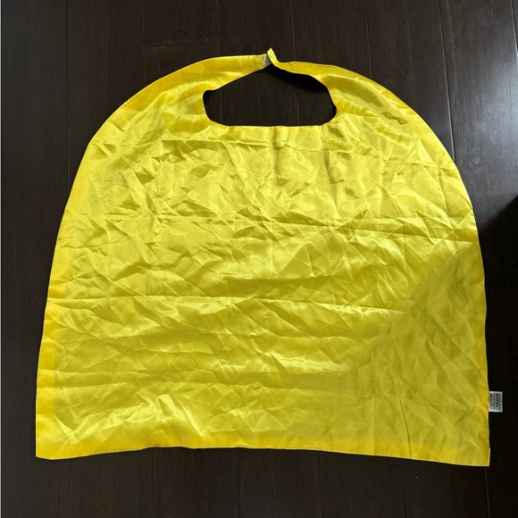 superhero capes with a satin finish and Velcro snap - Picture 6 of 8